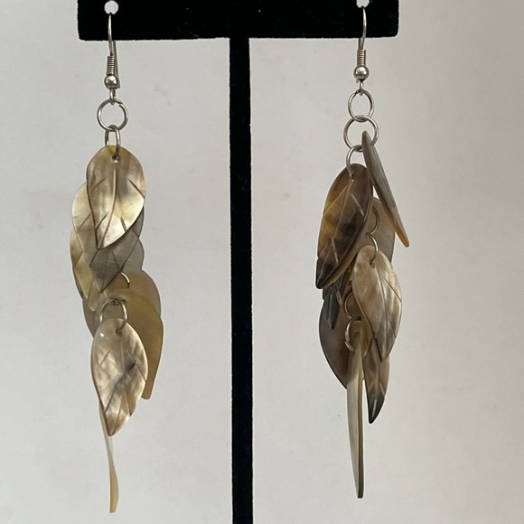 Carved leaf cluster mother of pearl drop earrings - Picture 3 of 4